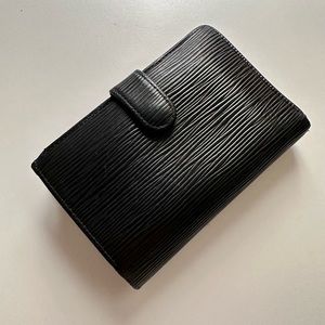 Louis Vuitton Vintage Black Epi Kiss Lock Wallet - AUTHENTIC